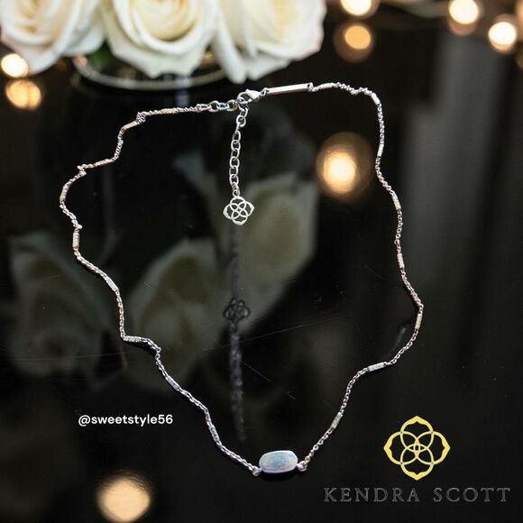 Kendra Scott Jewelry - KENDRA SCOTT Vintage Slim Gold Pendant Necklace W/ Station Beading Classic Chic!